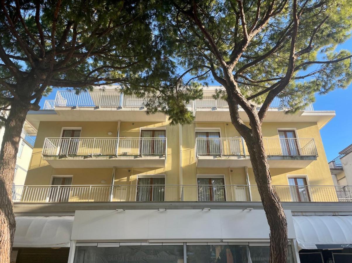 Palazzo Masotto - Carraro Immobiliare Jesolo - Family Apartments Extérieur photo